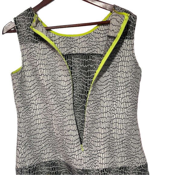 Banana Republic Ivory & Black Sleeveless Structured Tank Top Size 12 Snake Print - Picture 4 of 9